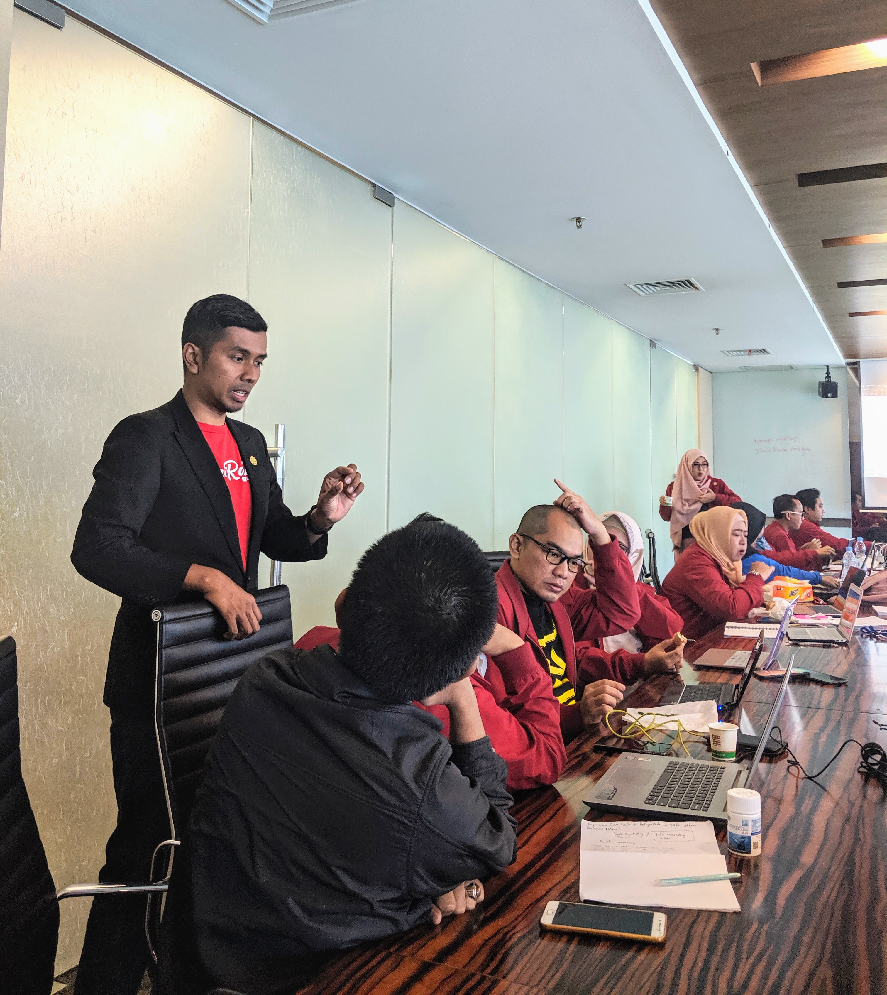 Azrain Alaman mengajar Google Ads kepada peserta korporat di Jakarta 2019